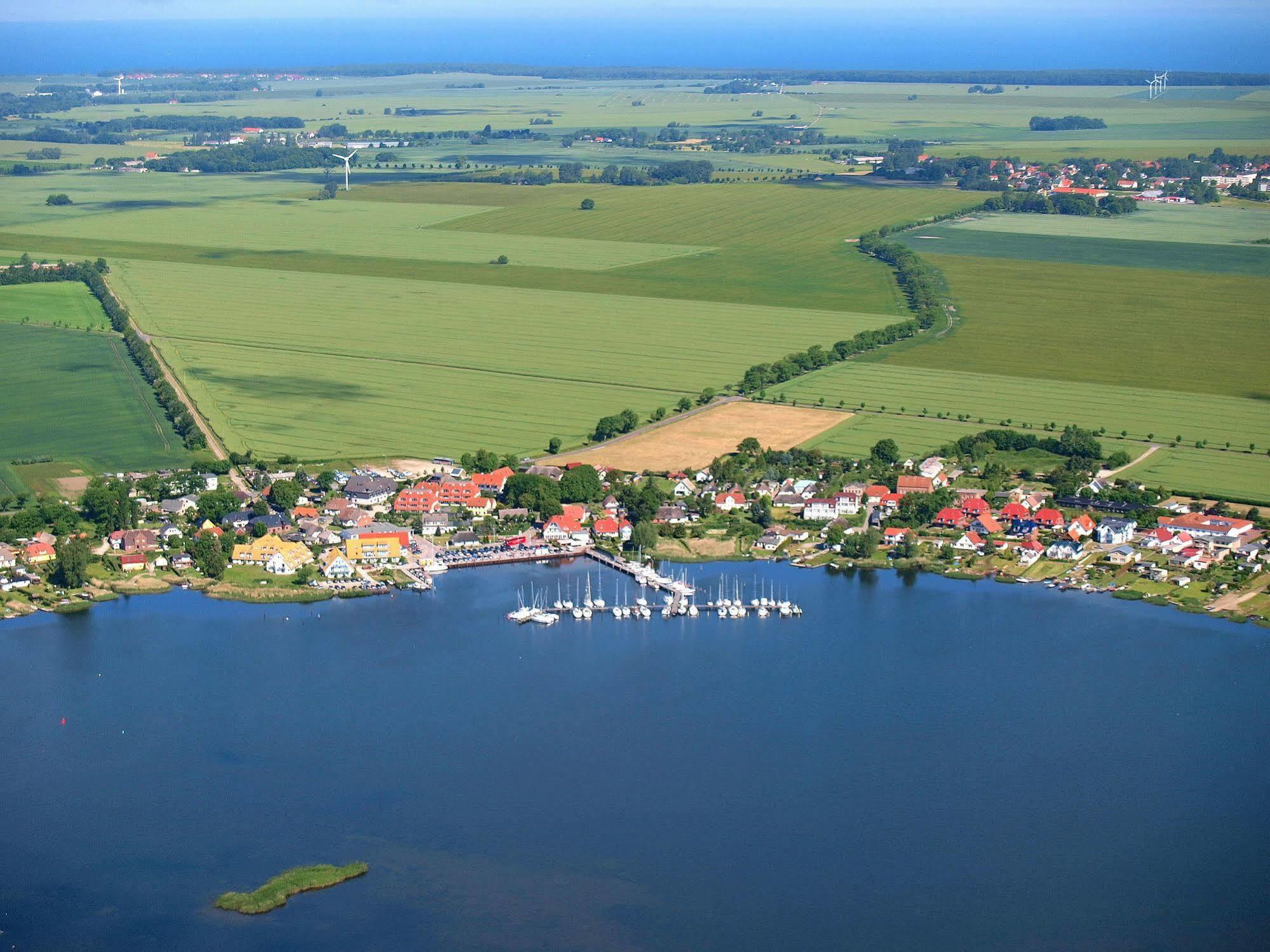 Hotel- & Ferienanlage Kapitaens-Haeuser Breege Luaran gambar